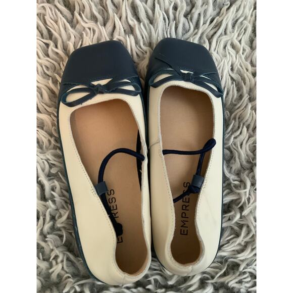 Empress Navy and White Bow Leather Ballet Flats - Size 7.5 - Picture 2 of 4